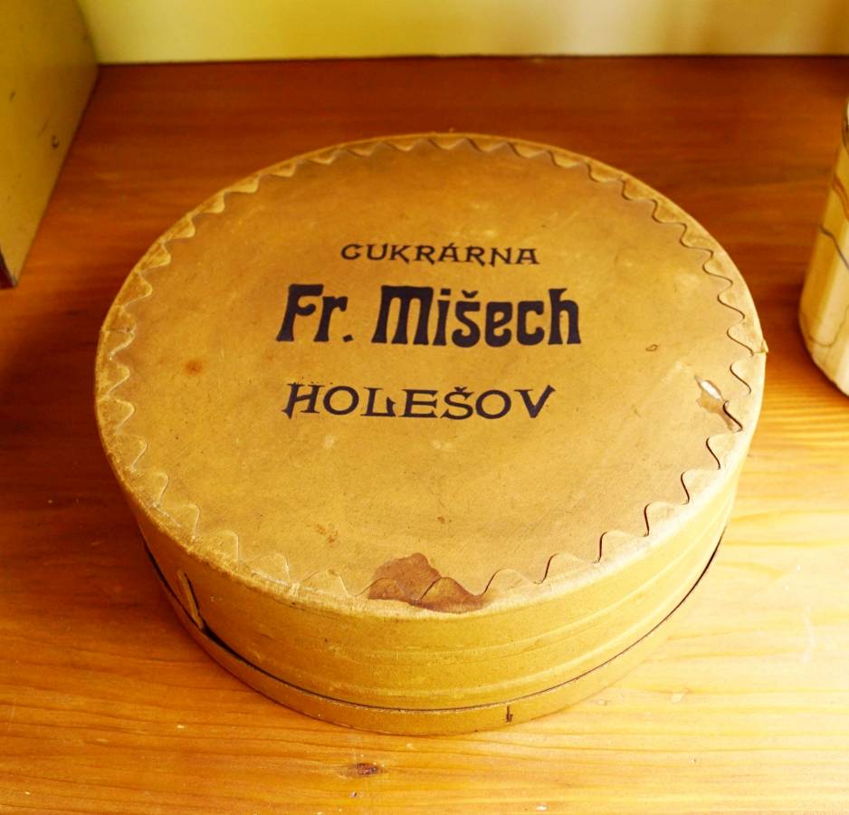 Starožitná krabice na dort