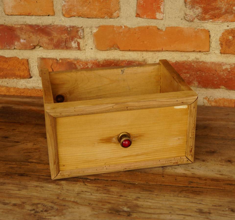 Starý dřevěný šuplík