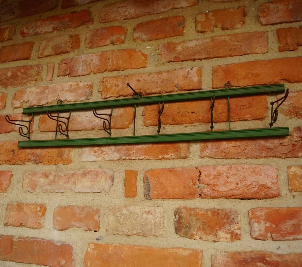 Zelený věšák