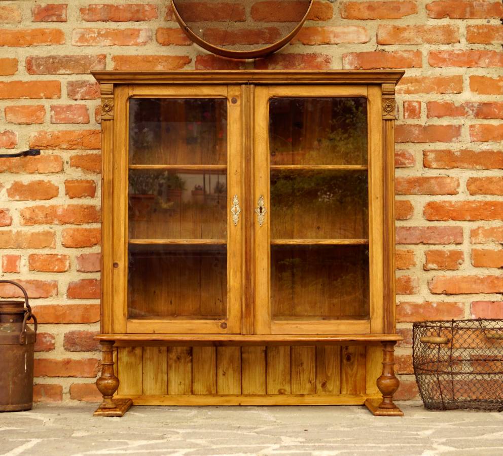 Horní kredenc po renovaci