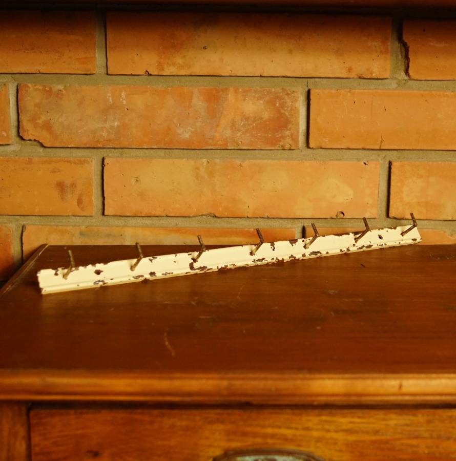 Smaltovaný věšáček