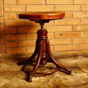 Točící židlička Thonet ke klavíru