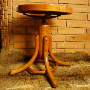 Thonet točící židlička ke klavíru