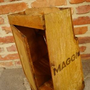 Zajímavá oboustranná skříňka MAGGI