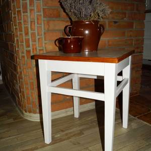 Bílé štokrdle po renovaci 14