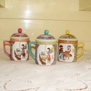 Čínský porcelán - hrnečky s pokličkou - 3 ks