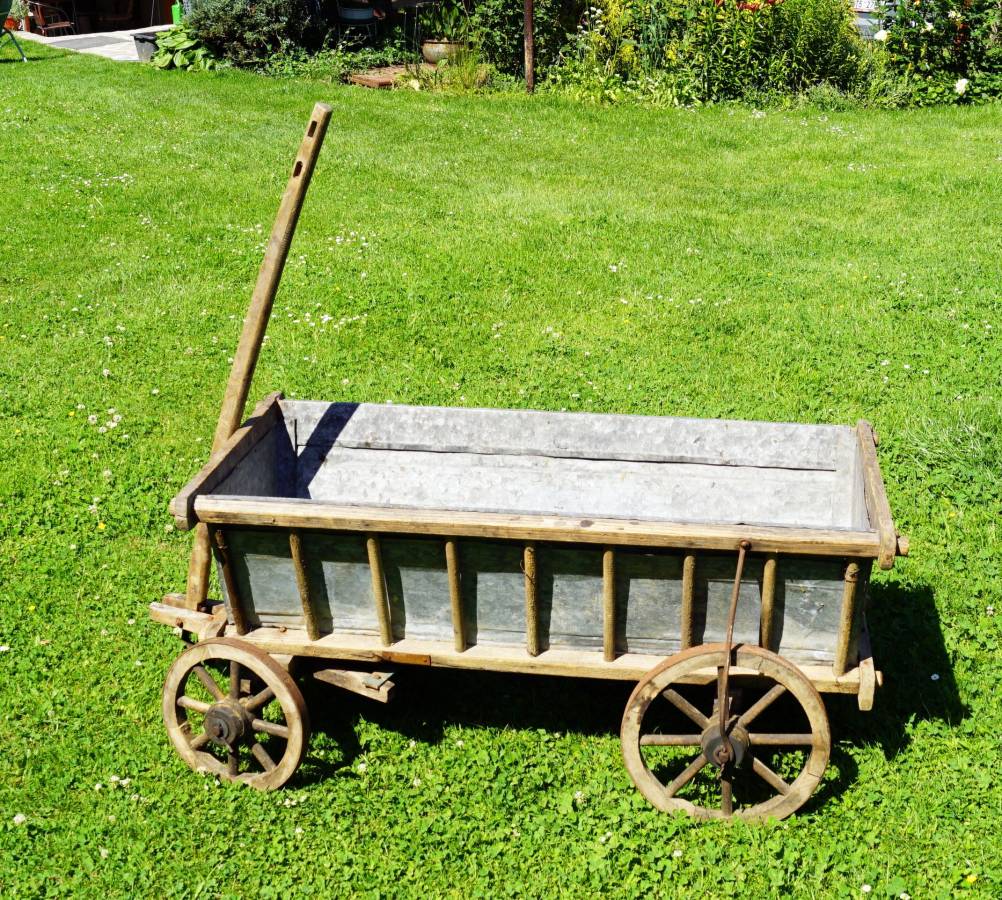 Žebřinový vozík s pozink. korbou