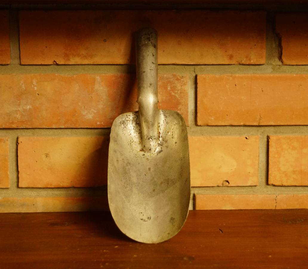 Plechová lopatka