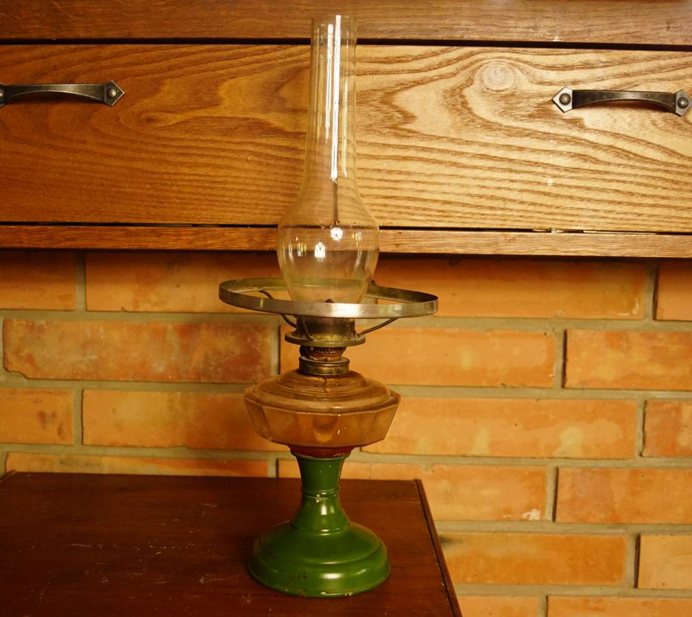 Zelená stojací lampa - petrolejka