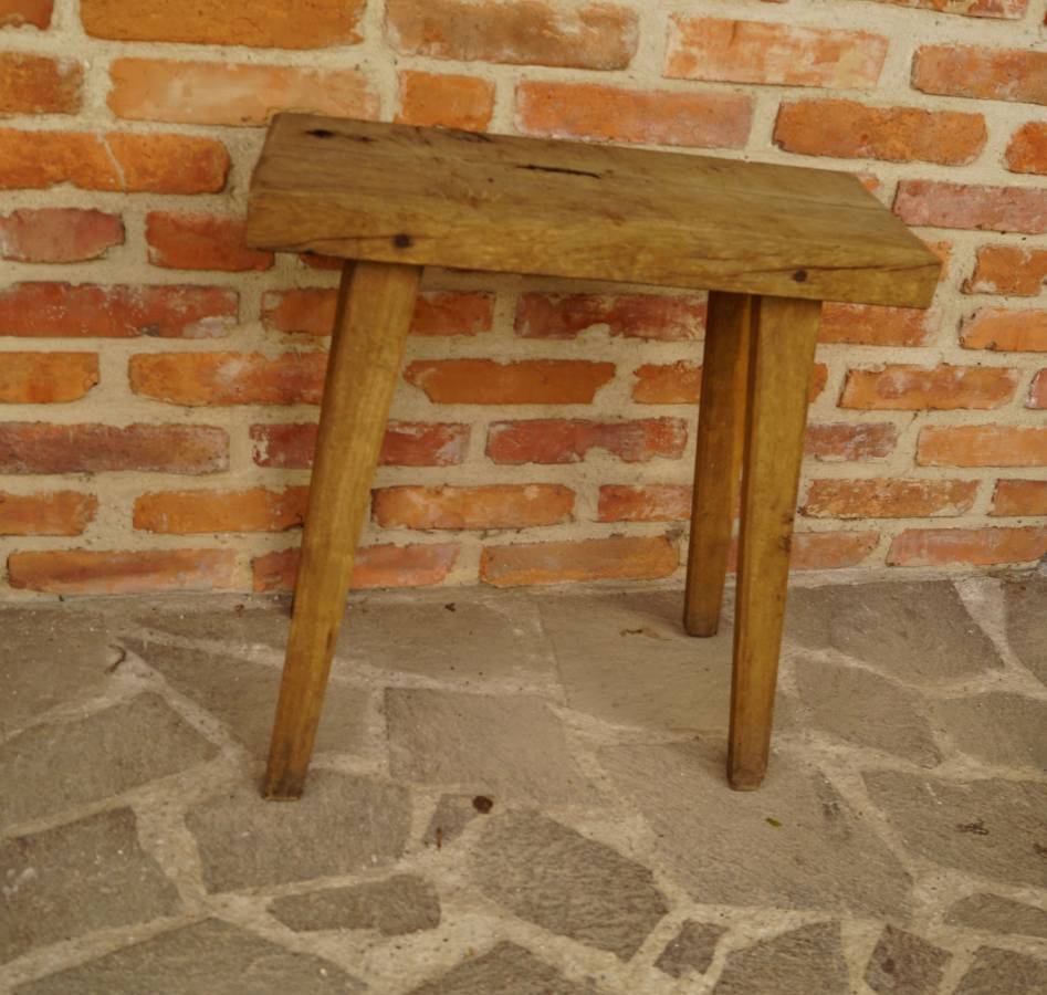 Dubový úzký stolek
