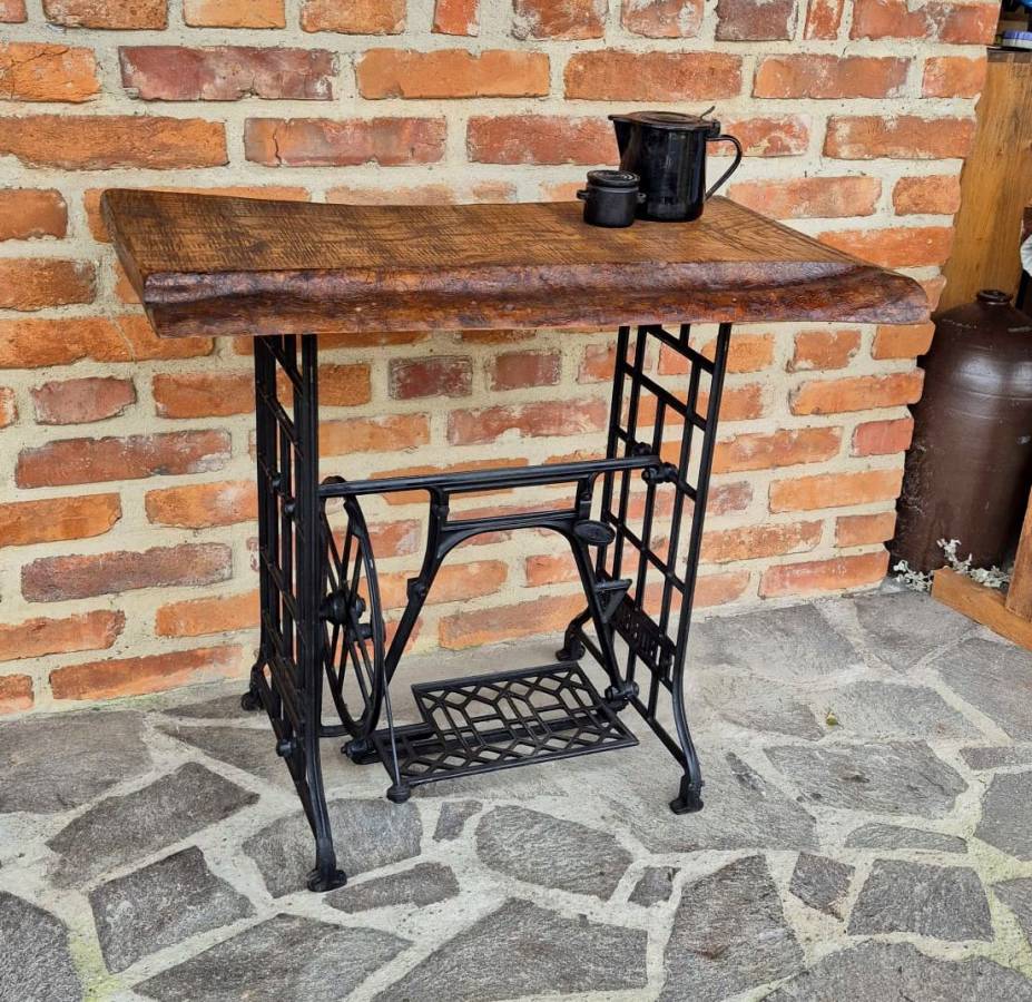 Stůl z šicího stroje