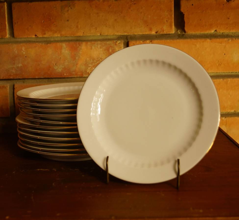 12 desertních talířů