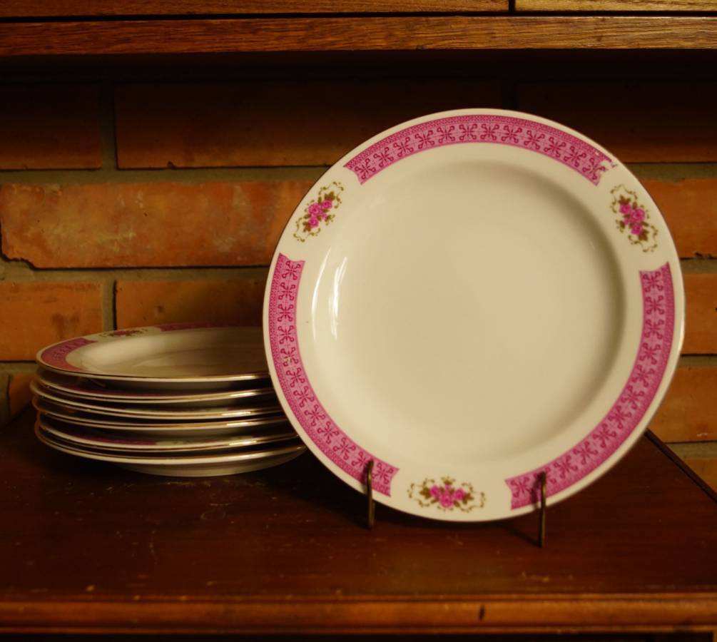 7 desertních talířů s růžovým vzorem