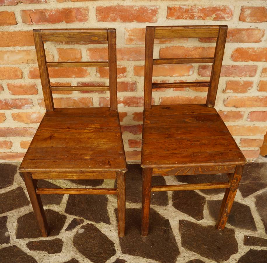2 staré židle po renovaci
