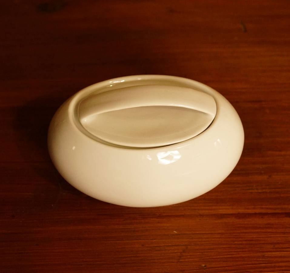 Bílá porcelánová cukřenka