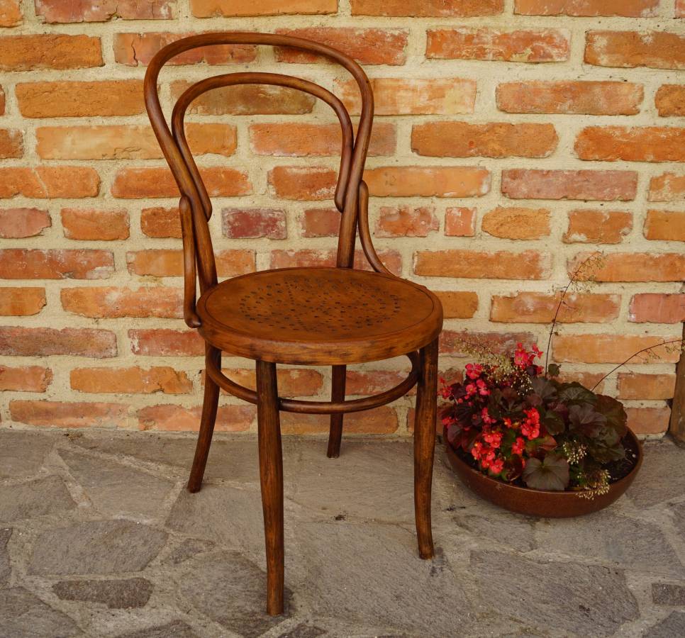 Starožitná židle Thon 01 po renovaci