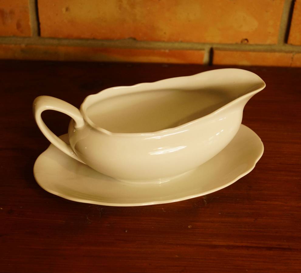 Porcelánový bílý omáčník
