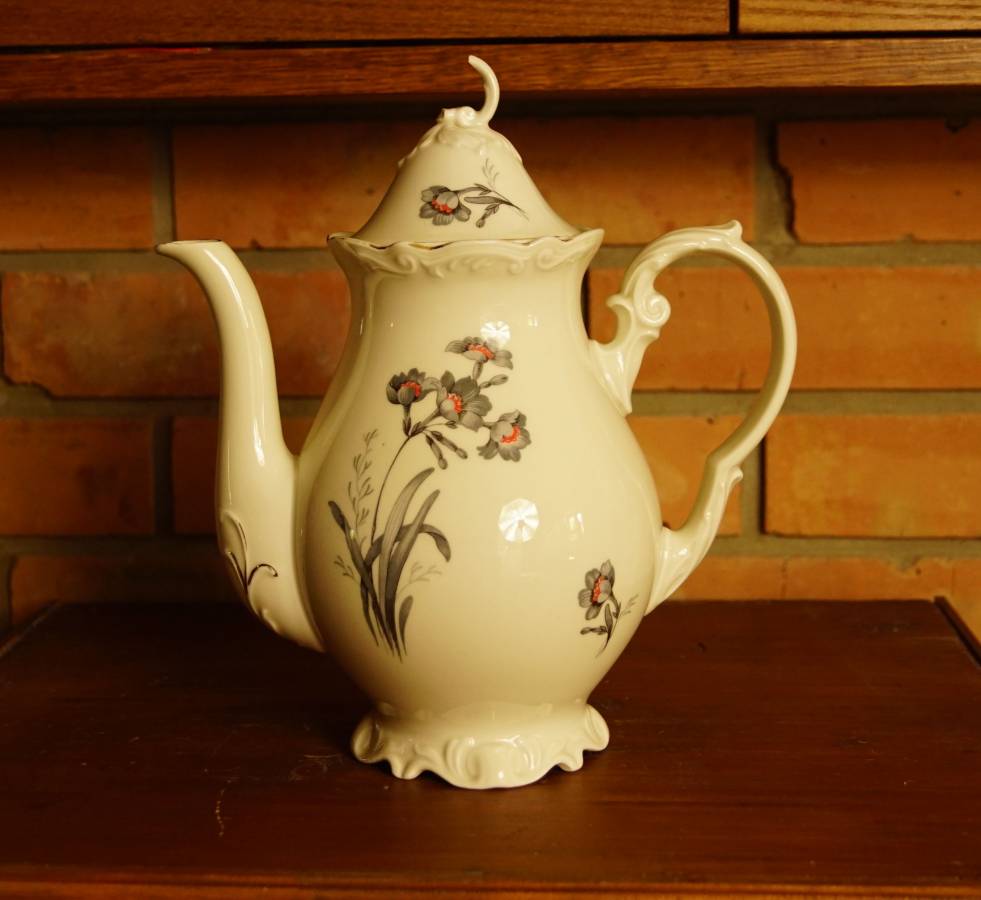 Porcelánová konvička