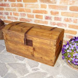 Starožitná truhla po renovaci