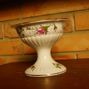 Porcelánový pohár