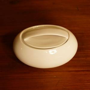 Bílá porcelánová cukřenka