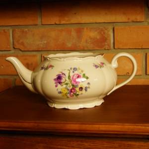 Nádherná porcelánová konvička