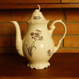 Porcelánová konvička
