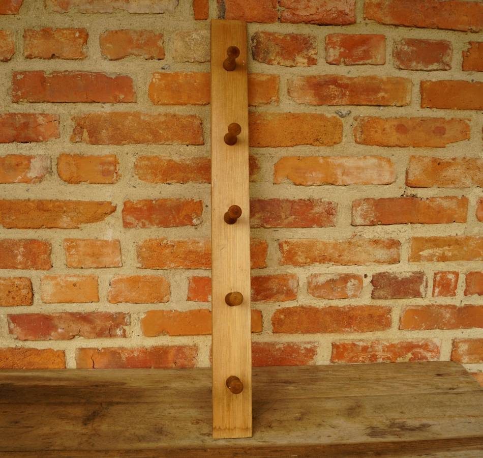Dřevěný věšák