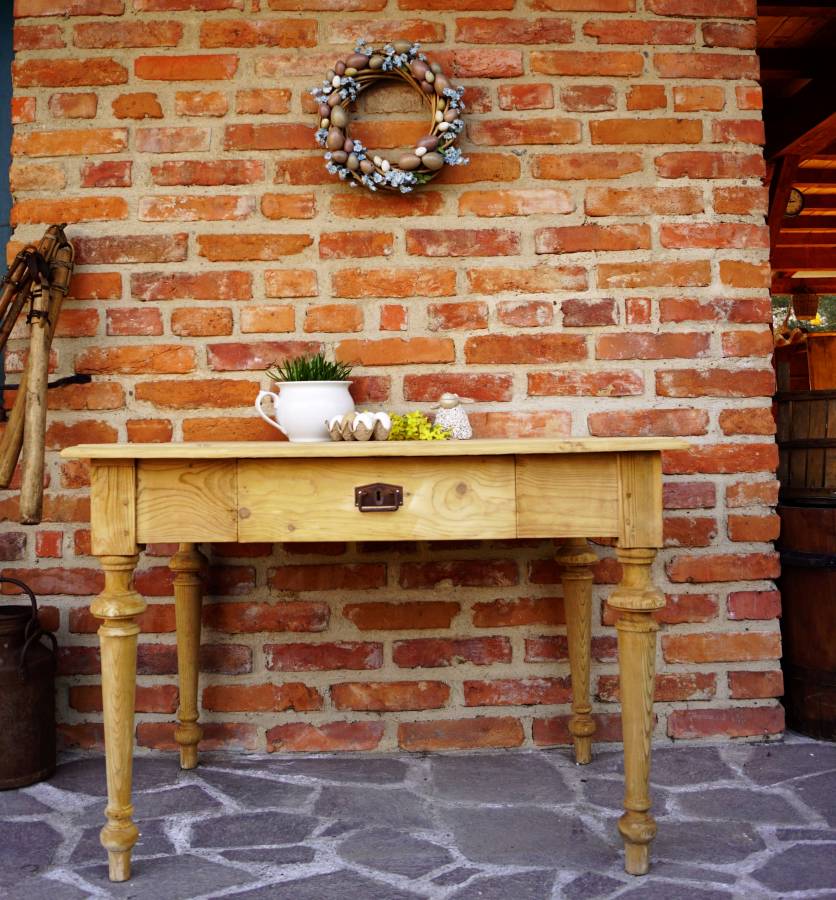 Starožitný stůl po renovaci - natural
