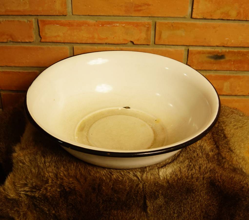 Bílý smaltovaný lavor