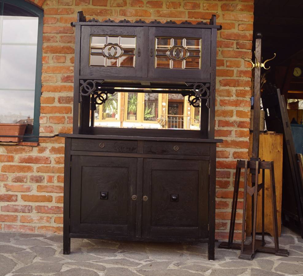 Černý starý kredenc - původní