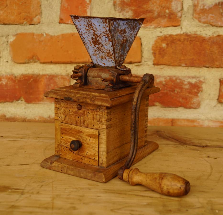 Starožitný mlýnek na kafe