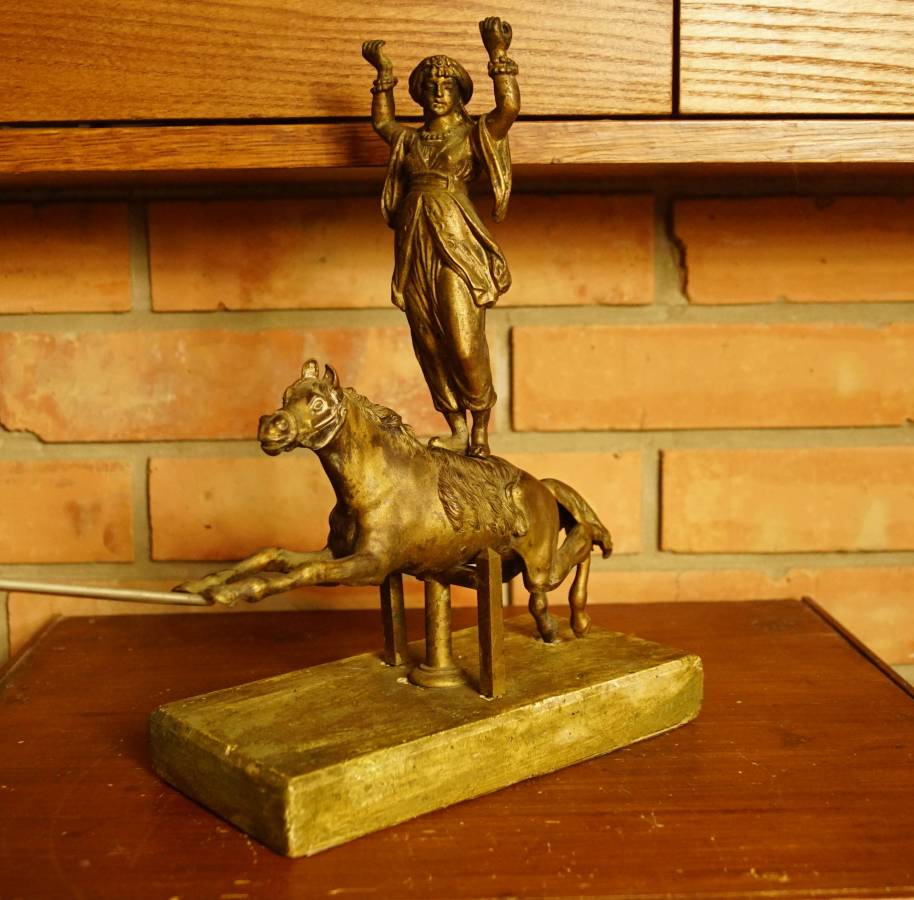 Litinová mosazná socha