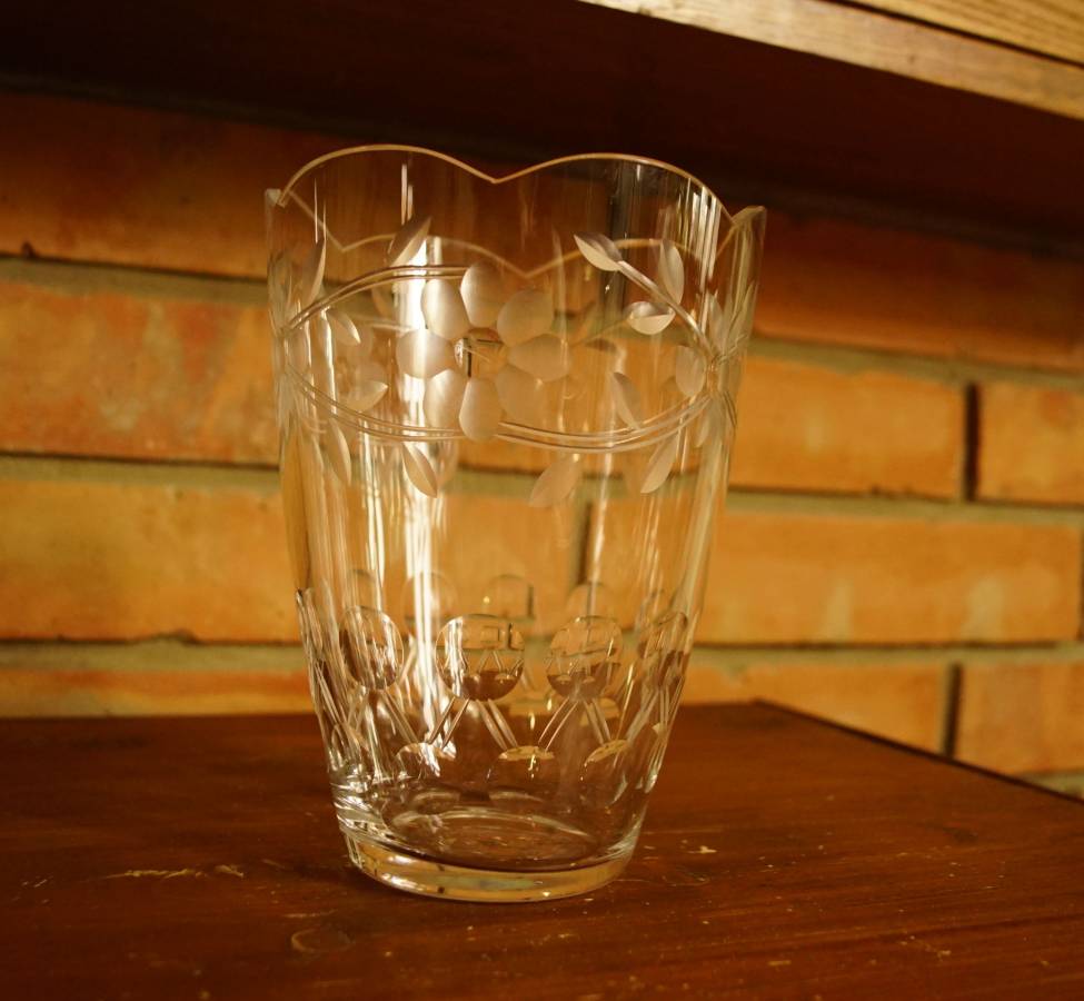 Broušená váza