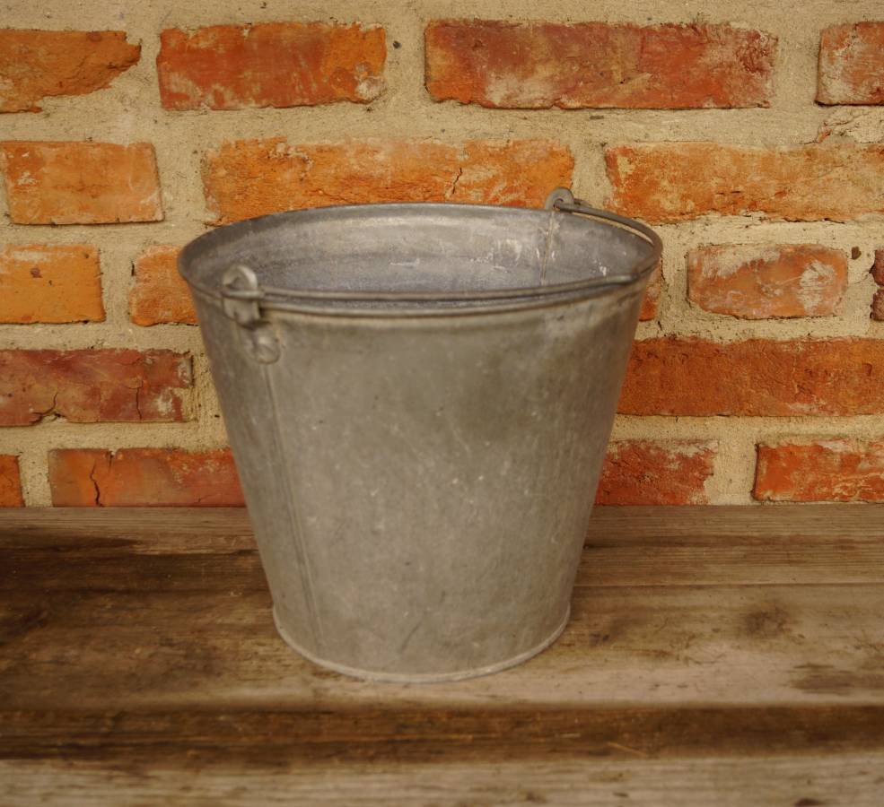 Pozinkovaný kbelík