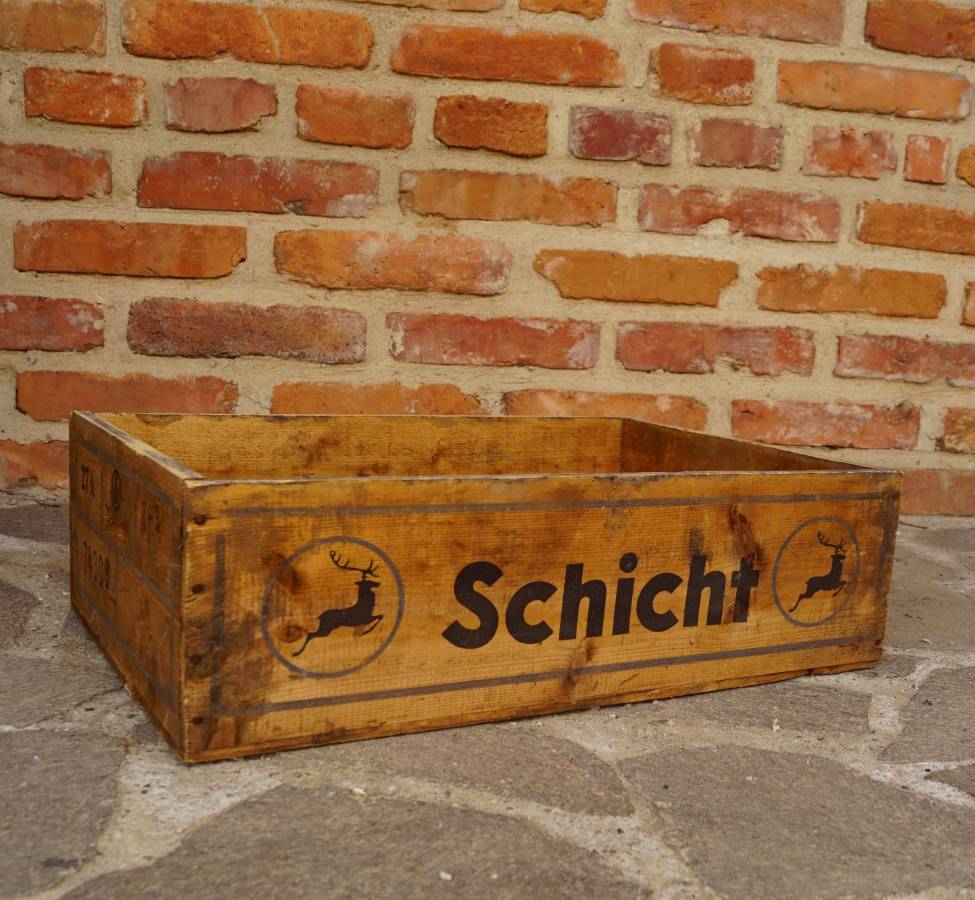Stará dřevěná bedna SCHICHT