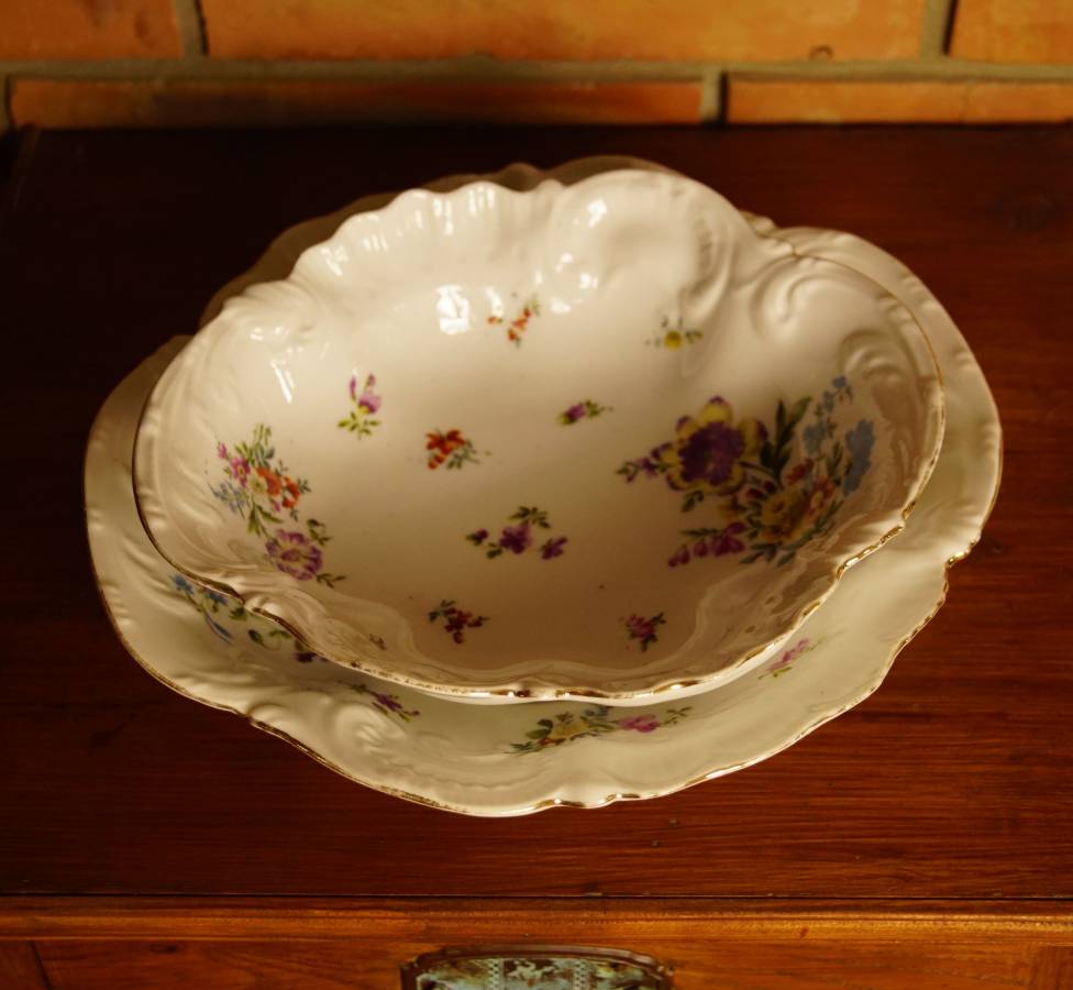 Staré porcelánové květinové mísy
