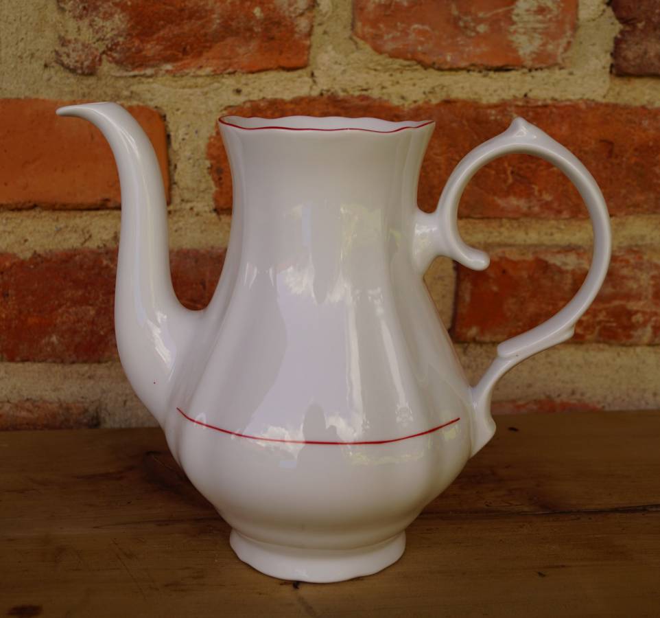 Stará porcelánová konvička