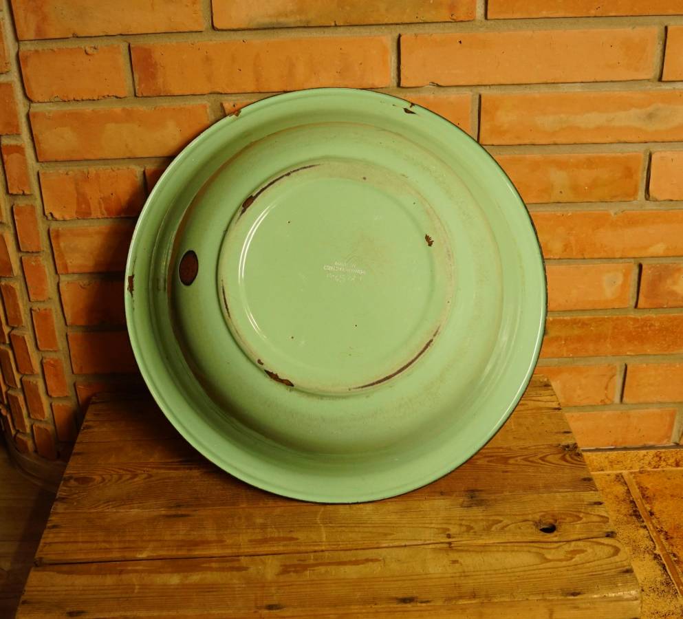Zelený smaltovaný lavor
