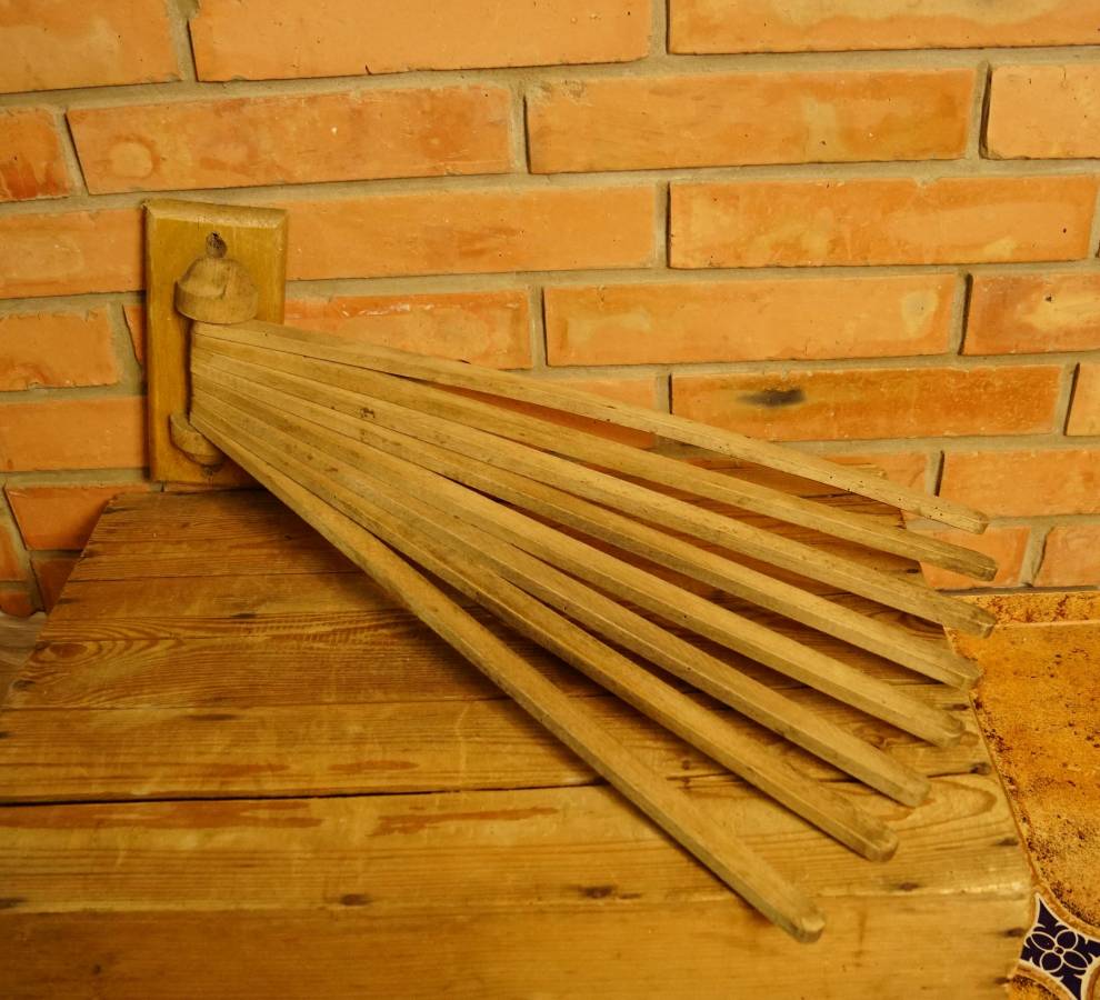 Dřevěný věšák na ručníky