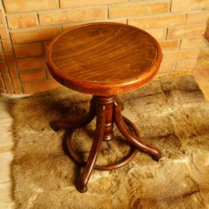 Točící židlička Thonet ke klavíru
