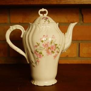 Porcelánová konvička na čaj