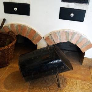 Černé smaltované uhláky