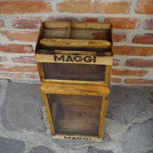 Zajímavá oboustranná skříňka MAGGI
