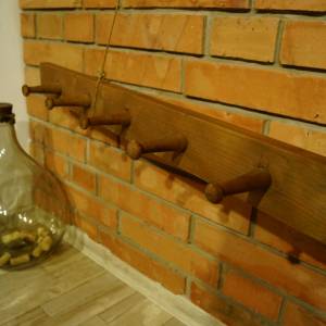 Dřevěný oboustranný věšák