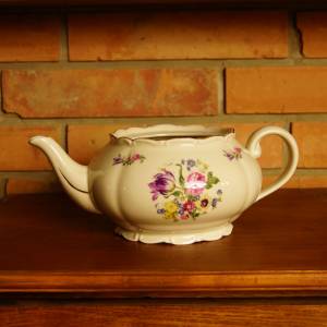 Nádherná porcelánová konvička