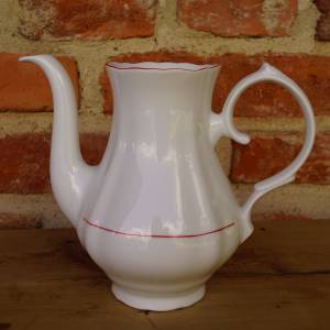 Stará porcelánová konvička