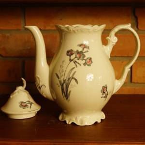 Porcelánová konvička