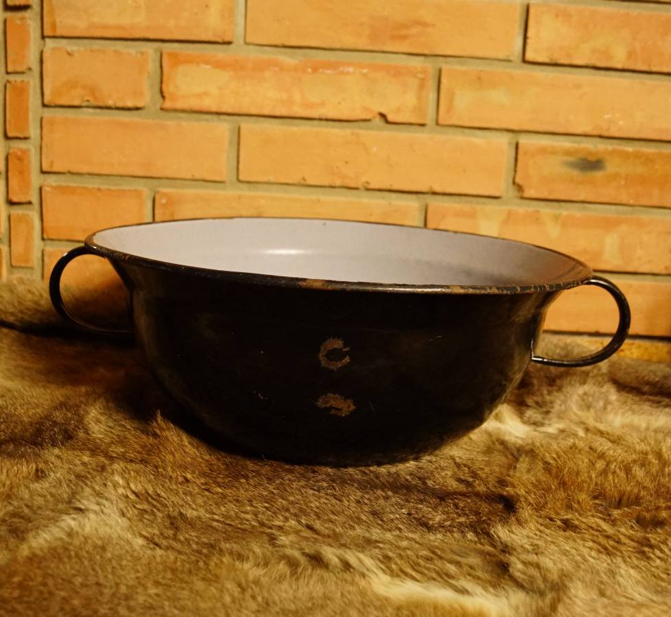 Černá smaltovaná mísa s ušima