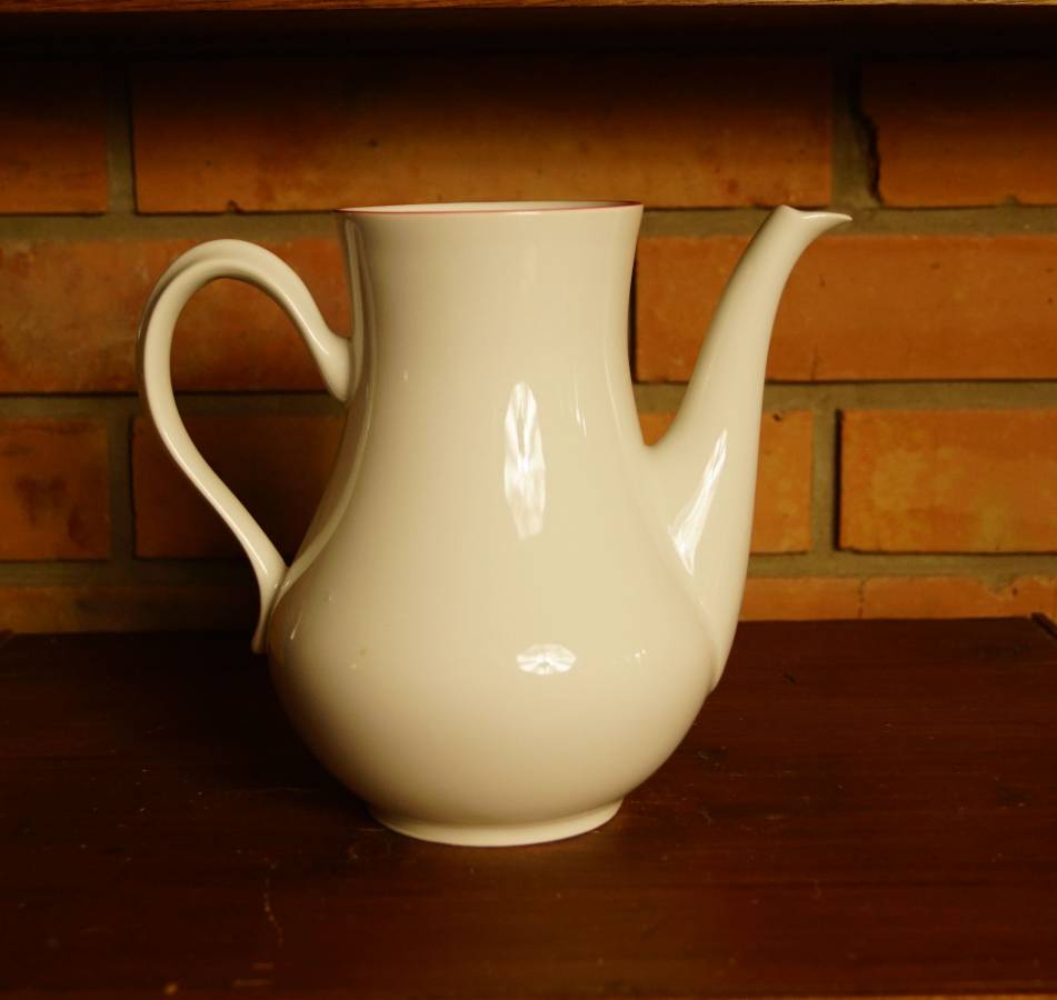Bílá porcelánová konvička Angelika